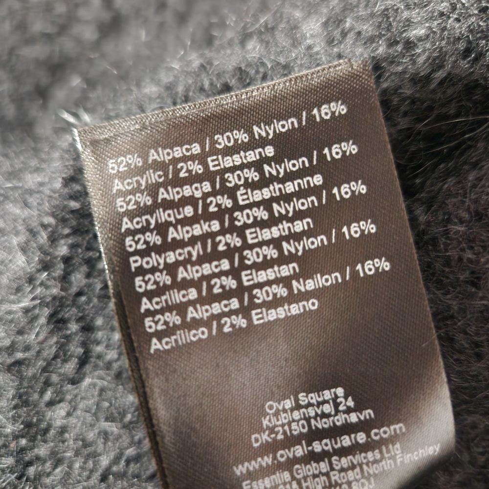 Cozy  V-Neck Sweater for Women. OVERSIZED - Picture 4 of 8